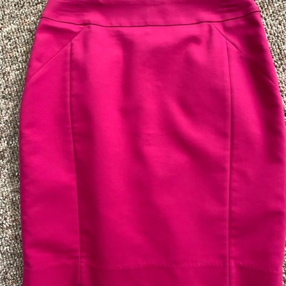 H&M Dresses & Skirts - H&M work skirt, size 6. Pink H&M Dresses & Skirts - H&M work skirt, size 6. Pink